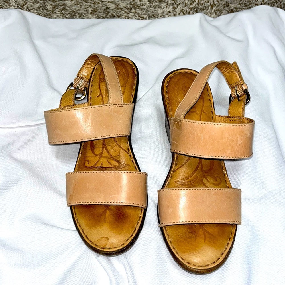 Born summer shoes size 5m.